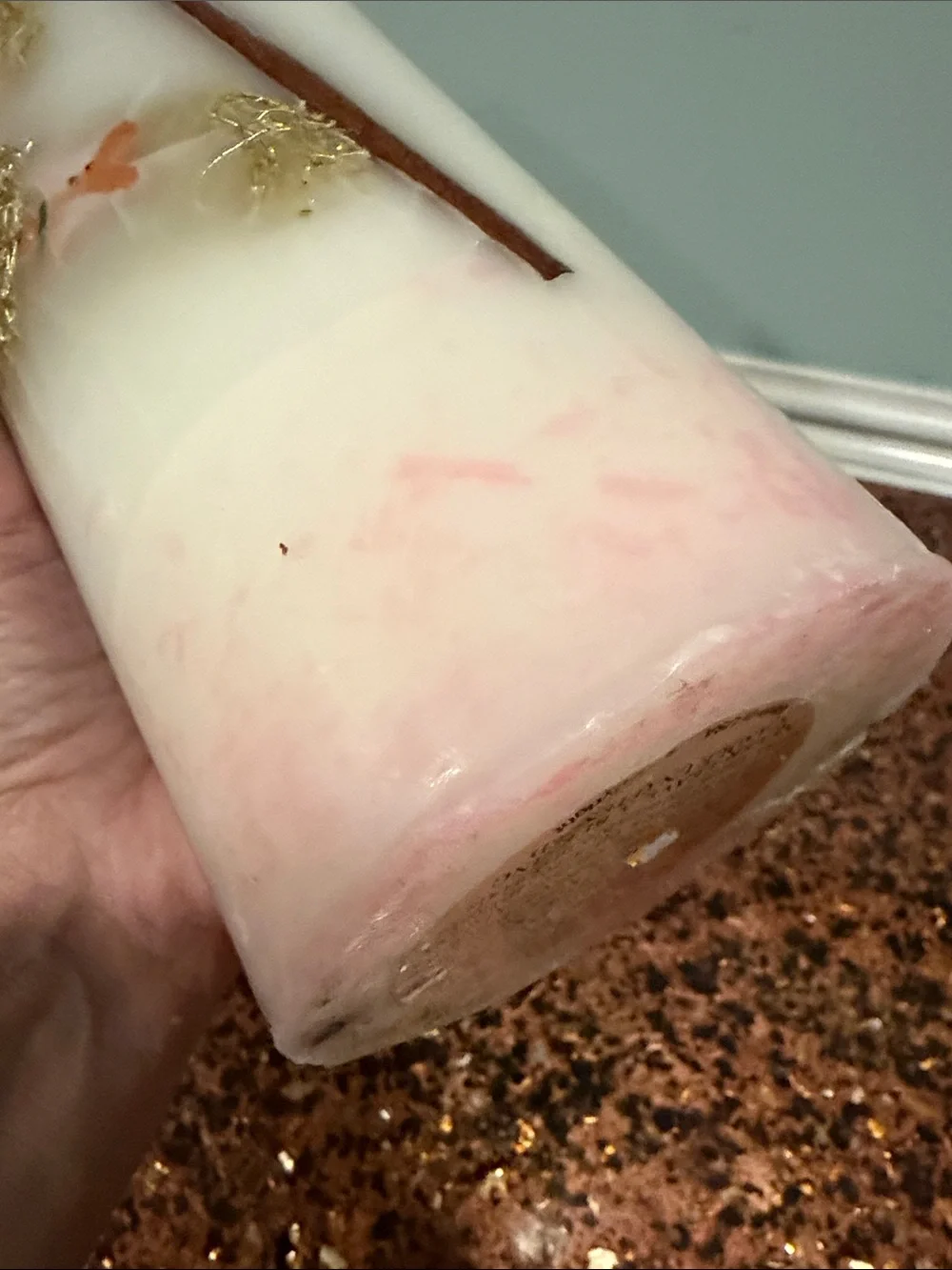 N/A cream pillar